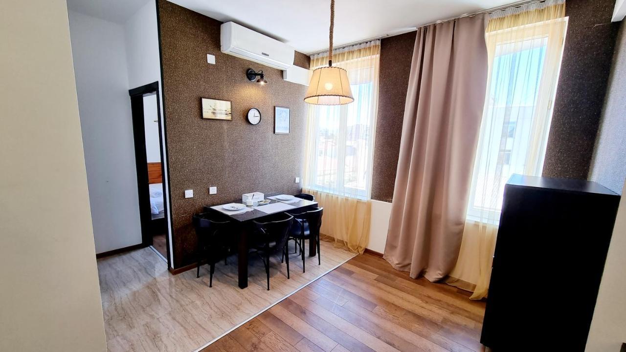 Old Batumi Mgzavrebi Apartments Екстер'єр фото